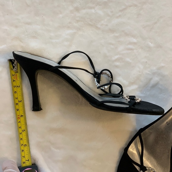 Stuart Weitzman Black Strappy Sandal w/Silver Rhinestone Circle Emblems Sz 10! - Picture 11 of 12